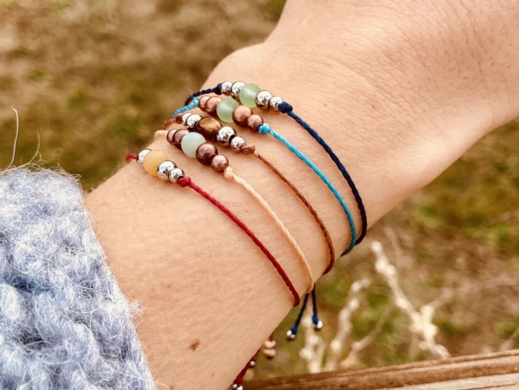 Guide de création : réalisez vos propres bijoux en mini macramé